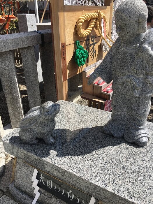 大国主命と白うさぎの像（八坂神社）
