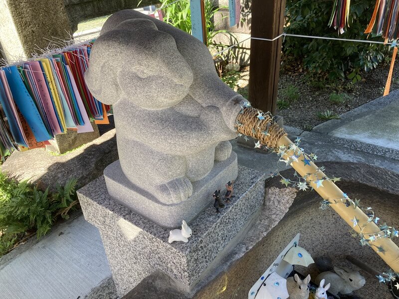手水舎のウサギ（三輪神社、名古屋）
